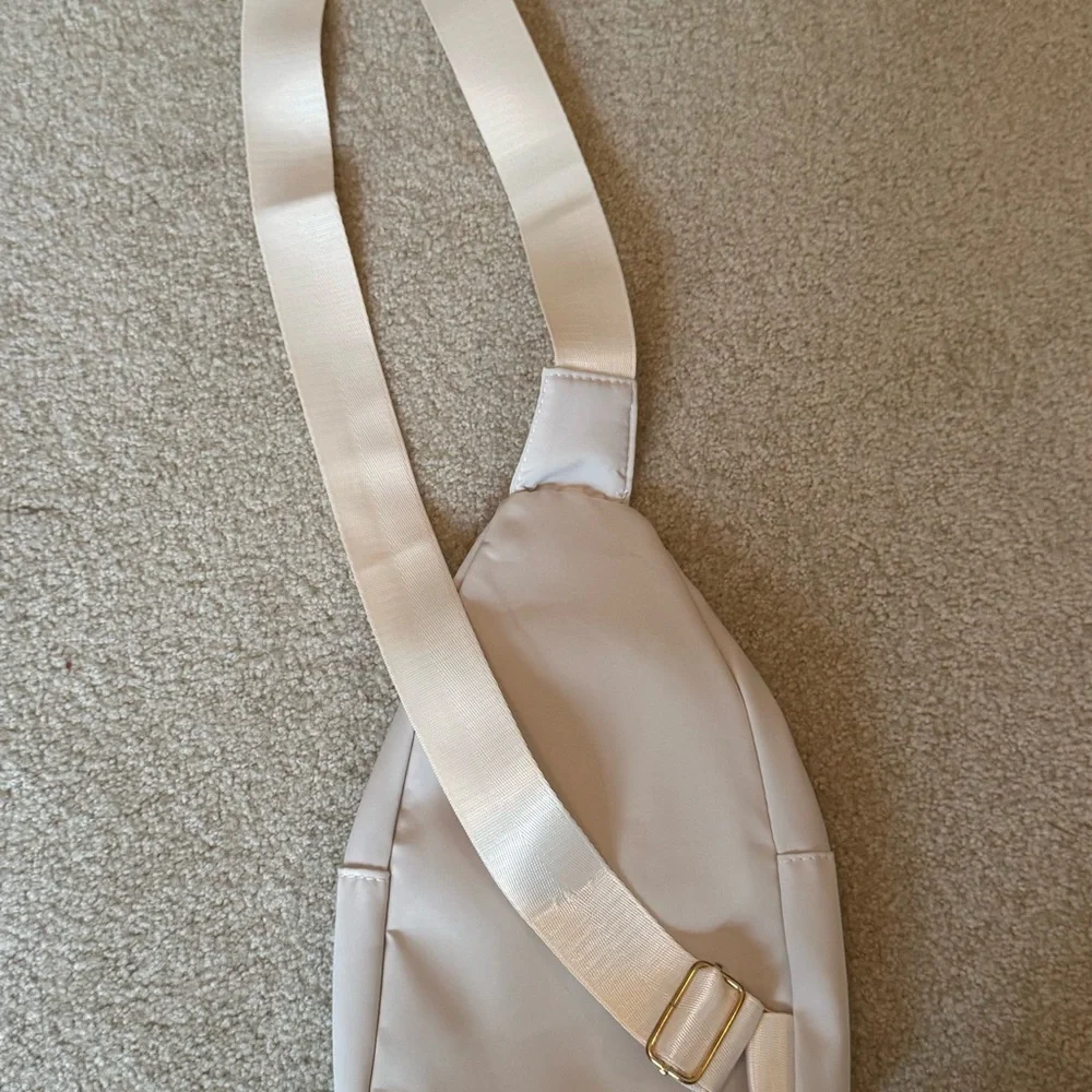 NWOT Elegant Beige Quilted Sling Bag - Picture 8 of 13